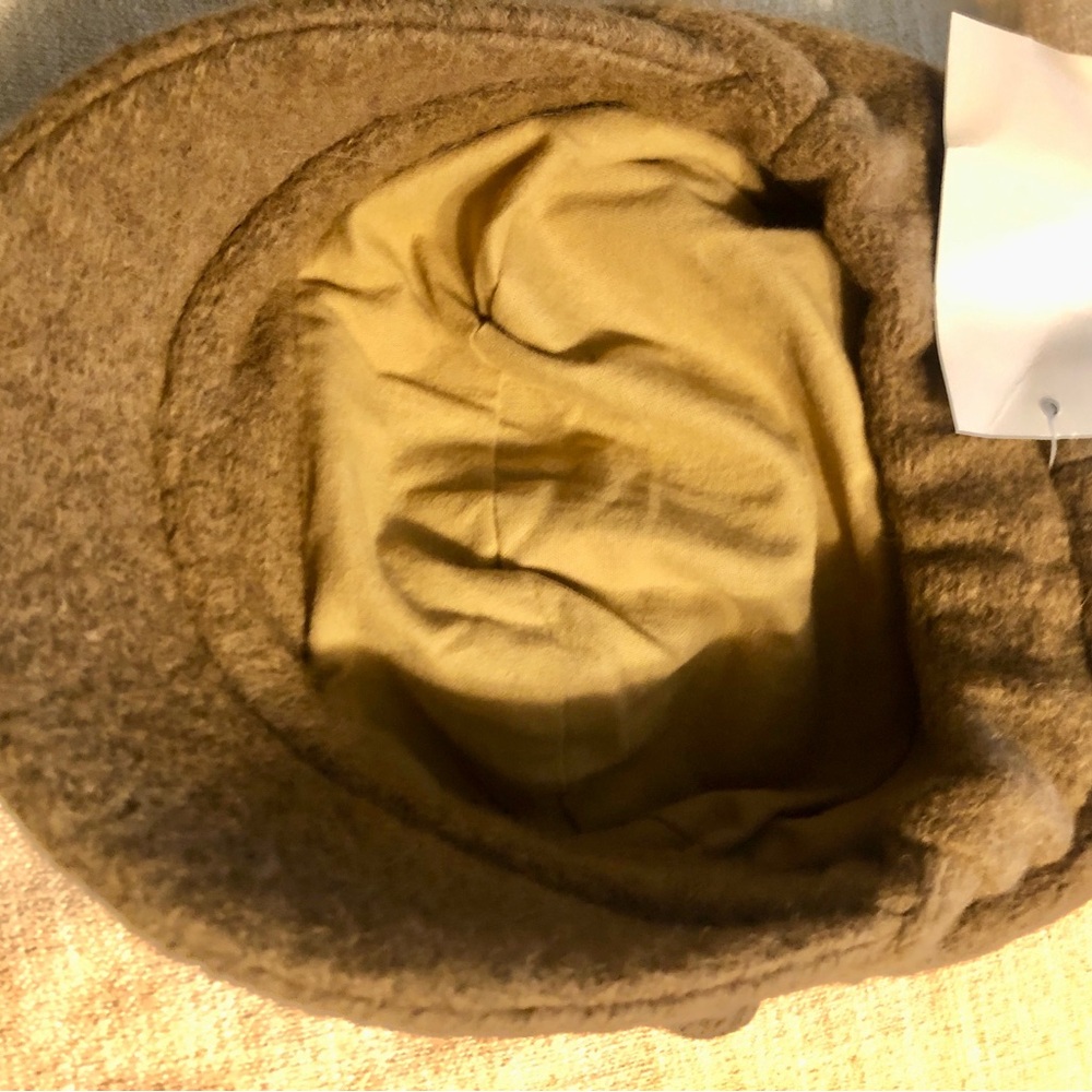 Women's Wool Camel Flower Accent Newsboy Cap Hat NWT - Picture 5 of 7